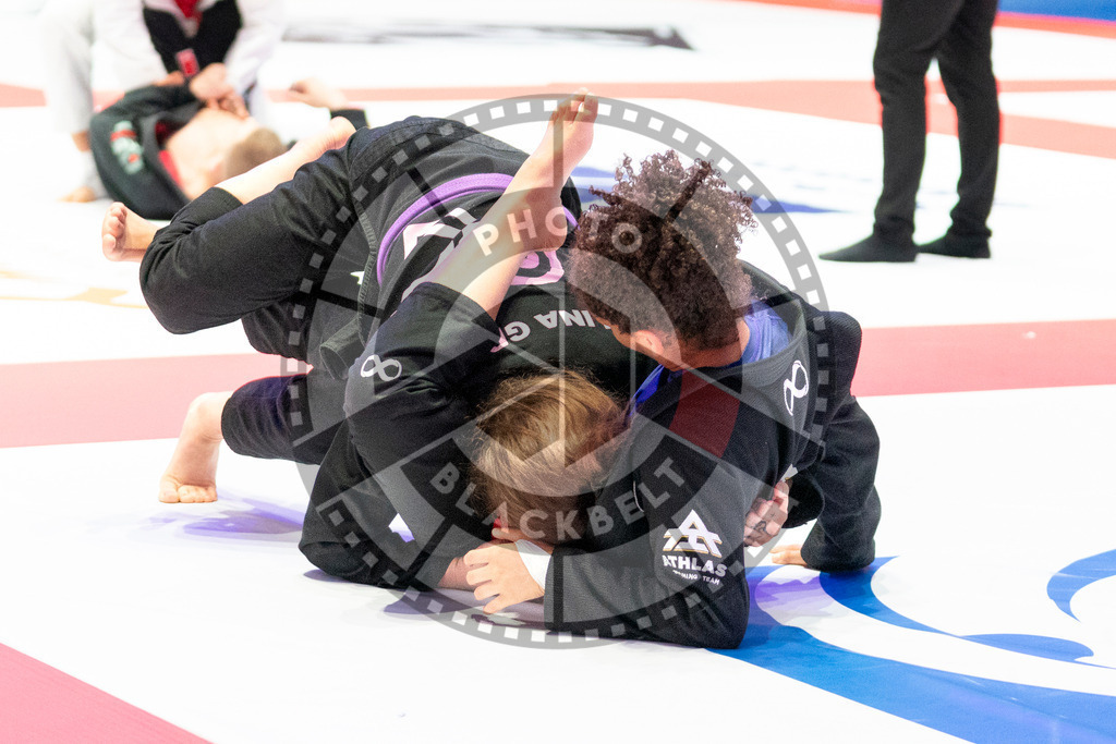 20231109PBB5739 | Fighters compete during the AJP World Professional Championship in the Mubadala Arena in Abu Dhabi, Arab United Emirates, on November 9, 2023.