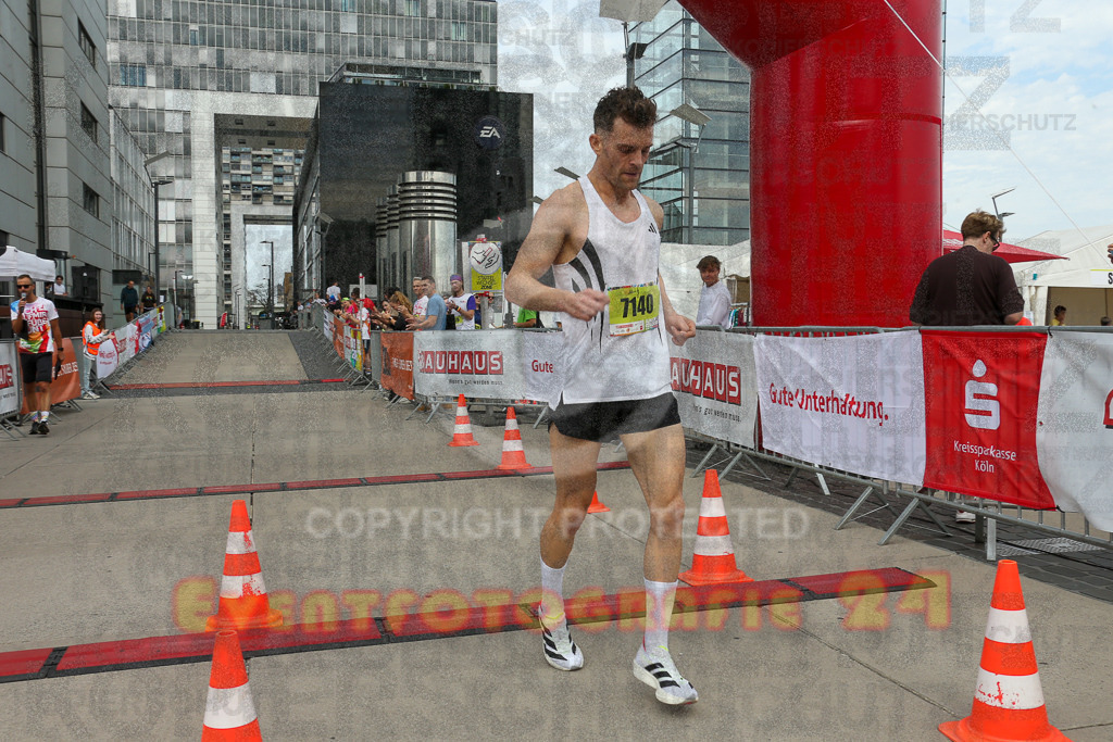 250920_1316_EX1_3959 | Sportfotografie im Rhein-Sieg Kreis, Köln, Bonn, NRW, Rheinland Pfalz, Hessen, etc. Unser Tätigkeitsfeld umfasst den Laufsport vom Volkslauf über den Marathon, Duathlon, Triathon bis zum Ultralauf wie Kölnpfad Ultra oder Schindertrail.