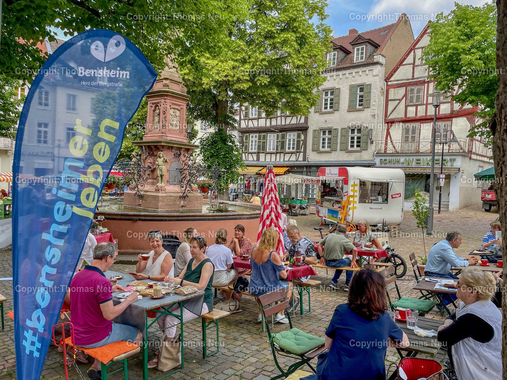 Marktfrühstück-2 | Bensheim, Marktfrühstück,Marktplatz, Marktbrunnen, Bild: Thomas Neu
