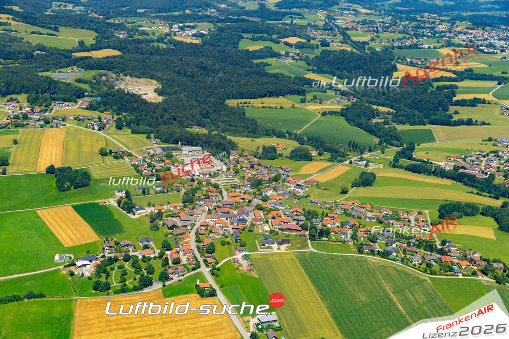 Aktuelles Luftbild von Oberpolling Fürstenstein - Die Luftaufnahme wurde 2022 mittels UL-Flugzeug erstellt ( keine Drohne ) - hochauflösende Kamera-Systeme von  Canon -Beste Qualität - Für grossformatige Ausdrucke geeignet. Die Geschenkidee !