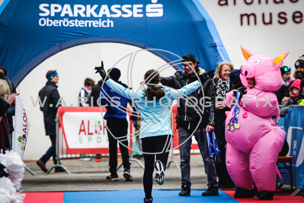 ..... | AUSTRIA, Wels, 31.12.24, SPARKASSE SILVESTERLAUF 2024, Image shows: Photo: Wapics / Andreas Willdoner