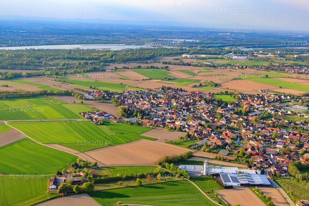 Luftbild: Ruhsi GmbH & Co. KG im Ortsteil Rheinbischofsheim in Rheinau im Bundesland Baden-Württemberg in Deutschland. Foto: IMG_39572.jpg vom 14.04.2011 durch Werner Riehm/FLY-FOTO.deRuhsi GmbH | Ihr Spezialist für moderne Möbelzulieferungen