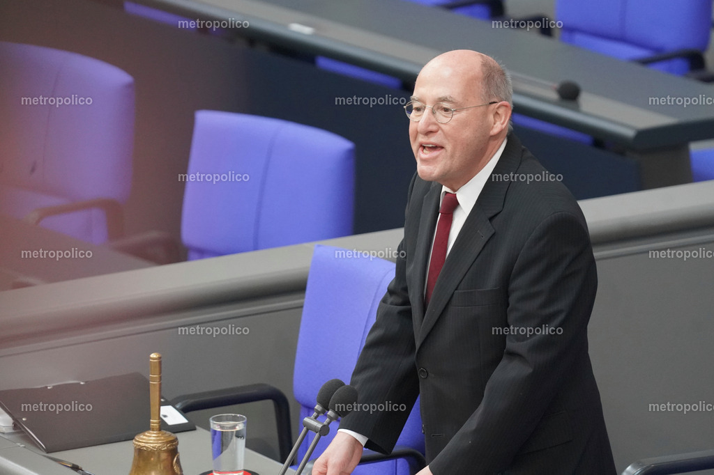 Gregor Gysi in seiner Rolle als Alterspräsident | Metropolico