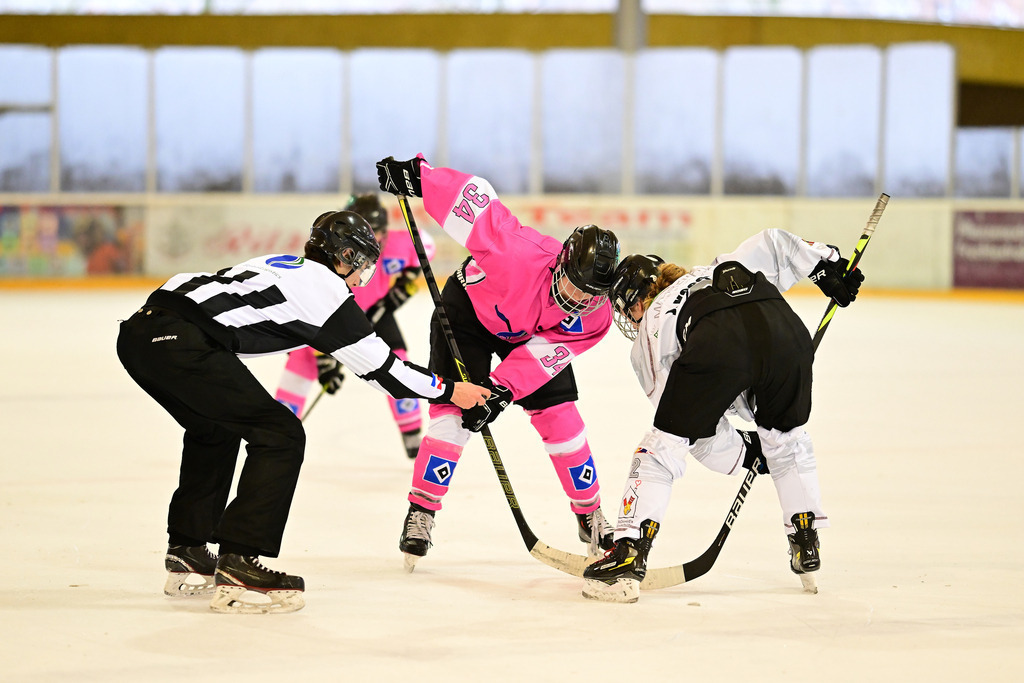 Eishockey I Frauen I Saison 2023-2024 I 1. Frauenliga Nordost I Hamburger SV - REV Bremerhaven | Der Sportfotograf. - Realisiert mit Pictrs.com