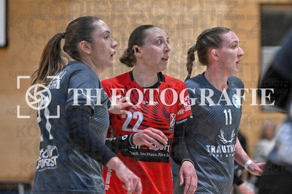 GER, SG Maulburg/Steinen - HB Kinzigtal, Frauen-Handball, Oberliga Suedbaden, 21. Spieltag, Saison 2024/2025, 06.04.2025 | Vanessa Brand (HB Kinzigtal, #21), Maike Hartmann (SG Maulburg/Steinen, #22), Carina Schmid (HB Kinzigtal, #11)GER, SG Maulburg/Steinen - HB Kinzigtal, Frauen-Handball, Oberliga Suedbaden, 21. Spieltag, Saison 2024/2025, 06.04.2025Foto: TH Fotografie/Thomas Hess