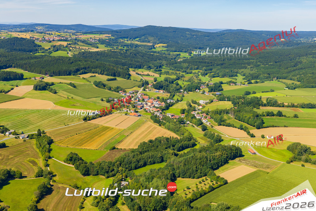 Luftaufnahme Schönau Tiefenbach - Die Luftaufnahme wurde 2025 vom UL-Flugzeug heraus erstellt ( keine Drohne ) - Hochauflösende Luftaufnahme - für professionelle Ausdrucke geeignet. Die Geschenkidee !Mit Lizenz und Bildrechte bestellbar