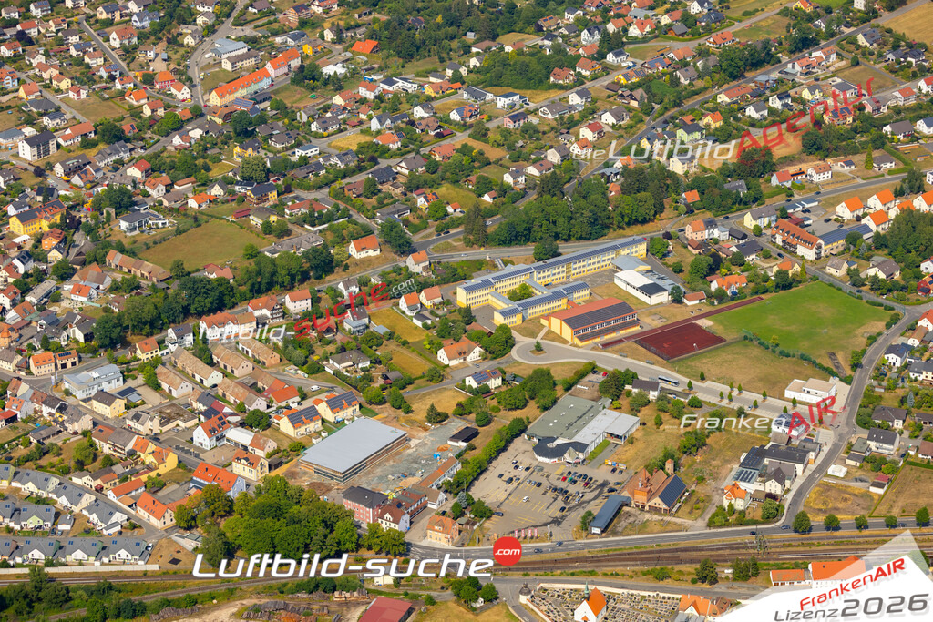 Das Luftbild der Stadt Pressath wurde 2022 vom Flugzeug heraus erstellt (keine Drohnen-Aufnahmen) Aufnahmehöhe ca.450 Meter- hohe Bildauflösung und Druck-Qualität. Garantiert!
