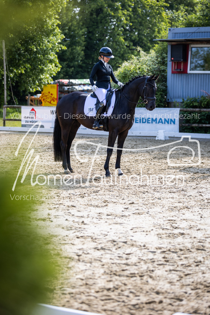 Donop24-A2-Dre-007 | MomenTaufnahmen Pferdesportfotos