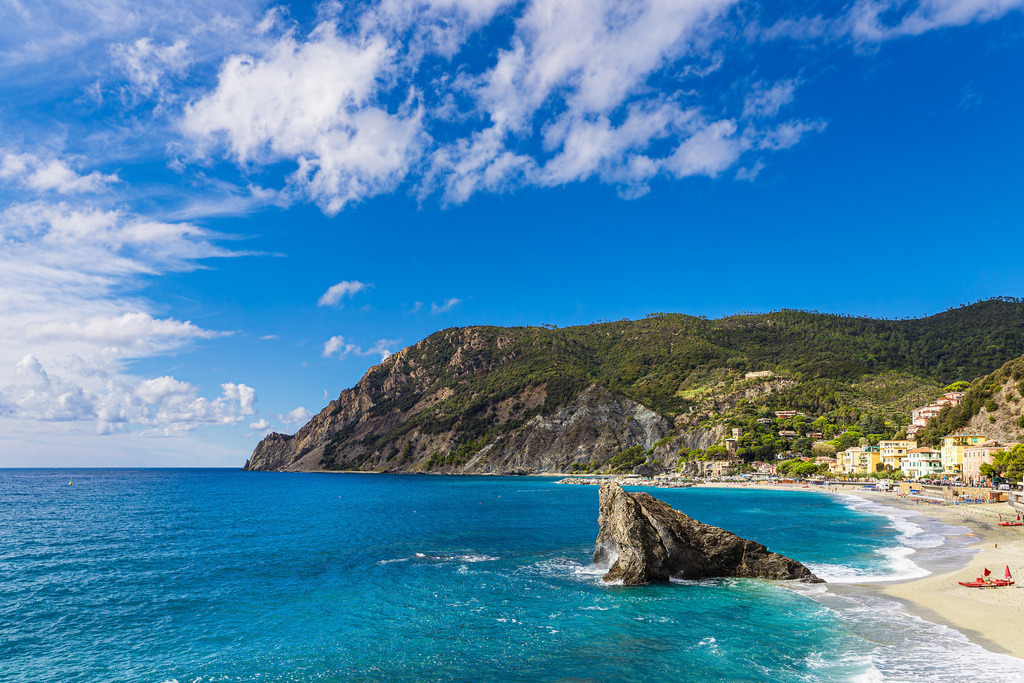 Strand in Monterosso al Mare an der Mittelmeerküste in Italien | Strand in Monterosso al Mare an der Mittelmeerküste in Italien.