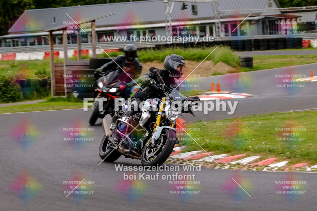 MotoTeamVBK-20179 | Hier findet Ihr Bilder von Touristenfahrten auf der Nürburgring Nordschleife oder von anderen Veranstaltungen die ich besucht habe. Viel Spass beim Durch Schauen 