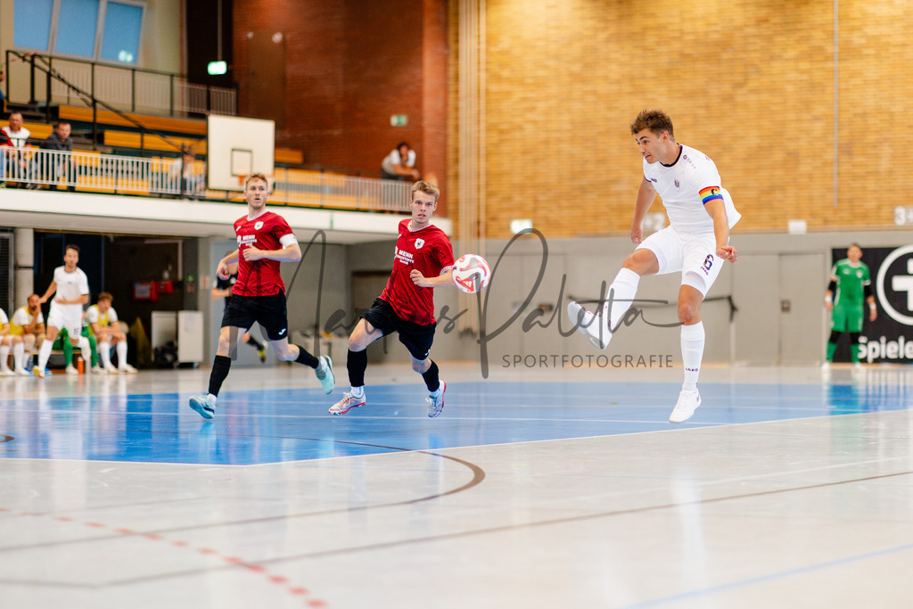 Futsal-Bundesliga, Saison 2025/2026, 2. Spieltag: SC Preußen Münster - FC Liria Futsal Berlin | Futsal-Bundesliga, Saison 2025/2026, 2. Spieltag, SC Preußen Münster empfängt FC Liria Berlin in der Universitäts-Sporthalle in Münster. Foto: sportfotografie.ms | Markus Paletta - Realisiert mit Pictrs.com