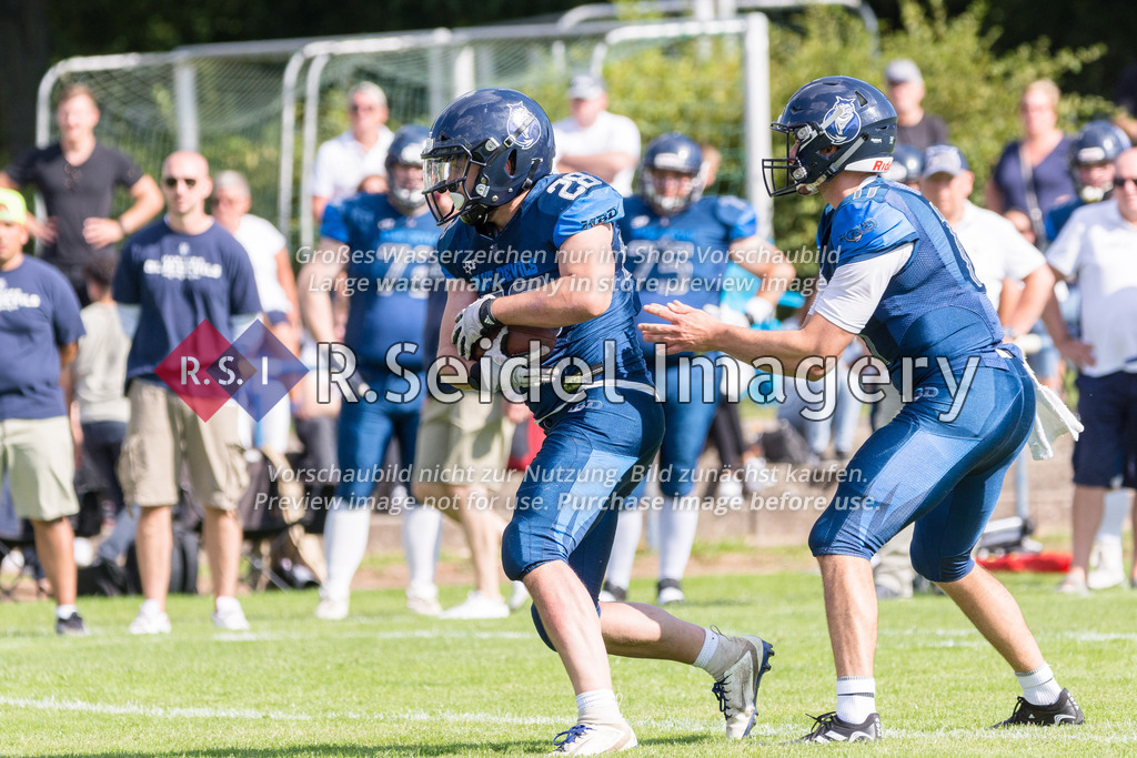 American Football, Saison 2022, Regionalliga Nord, Hamburg Blue Devils - Oldenburg Knights, Dr.-Hermann-Schnell-Sportplatz (Hamburg), 06.08.2022, 07. Gameweek | Marius Fiedler (#28, Blue Devils, RB)