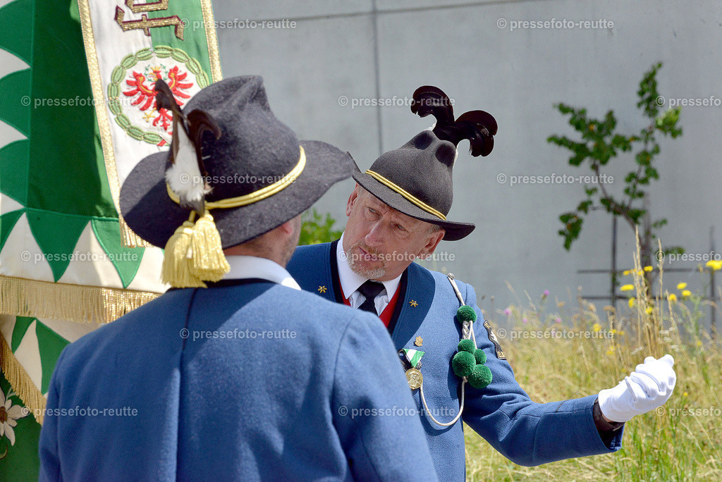 VORABIMPRESSION-news-2022-Juli24-Bezirksschuetzenfest-Elbigenalp-D8-WTV_3685 | Info aus dem Bezirk Reutte/Ausserfern Tirol sowie eine umfangreiche Bilddatenbank über die gesamte Region: Lechtal, Talkessel Reutte, Tannheimertal, Zwischentoren. Lech, Plansee, Zugspitze, Grenztunnel, B179, Fernpassstraße, Verkehr, Lawinen, Tradition, - Realisiert mit Pictrs.com