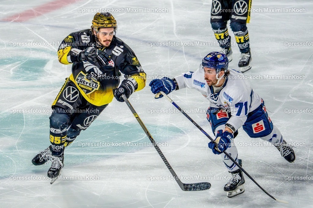xkkux17042601045 | 17.04.2026, xkkux, Eishockey, DEL2 Finale, Krefeld Pinguine - Kassel Huskies, Herren, Saison 2025 / 2026, Yayla-Arena: Mathew Santos (Krefeld Pinguine #95) im Zweikampf gegen  Tristan Keck (EC Kassel Huskies #71) 