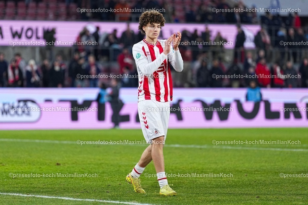 xYDRx04022601179 | 04.02.2026, xydrx, Fußball, Sechzehntelfinale UEFA Youth League, 1.FC Köln - FC Internazionale Milano, Saison 2025 2026, RheinEnergie-STADION : Arian Roemers (1.FC Köln #20) enttäuscht nach der 3:1 Niederlage   regulations prohibit any use of photographs as image sequences and or quasi-video. Photo: xYannisxDreimannxPressefotoKochx