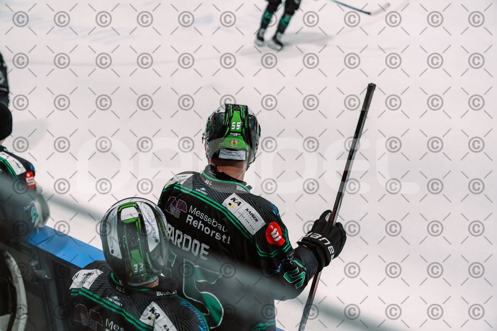 Alligators_vs_Peiting_25_11_2025-72 | Höchstadt Alligators Fotogalerie: Eishockey-Action aus Franken. Professionelle Spielfotos, Portraits & Stadionbilder zum Download. Jetzt entdecken! - Realisiert mit Pictrs.com