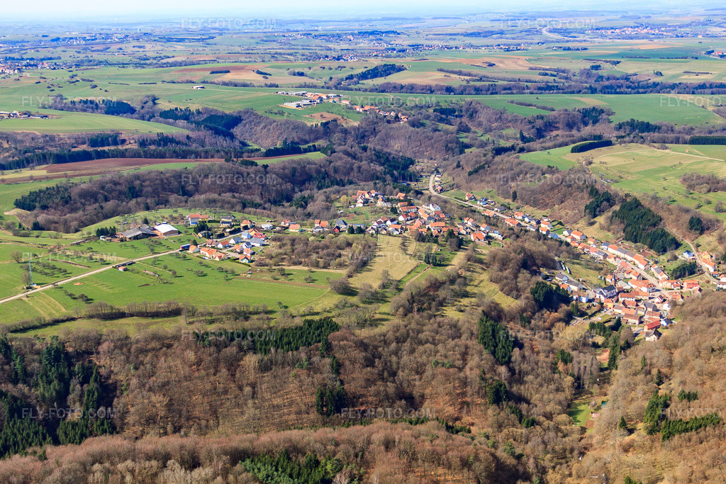 Aerial view: View of the town from the east in Hottviller in the state Moselle, France.Photo: IMG_38468.jpg taken on 03/20/2011 by Werner Riehm/FLY-FOTO.comResolution of the original: 4752 x 3168 px