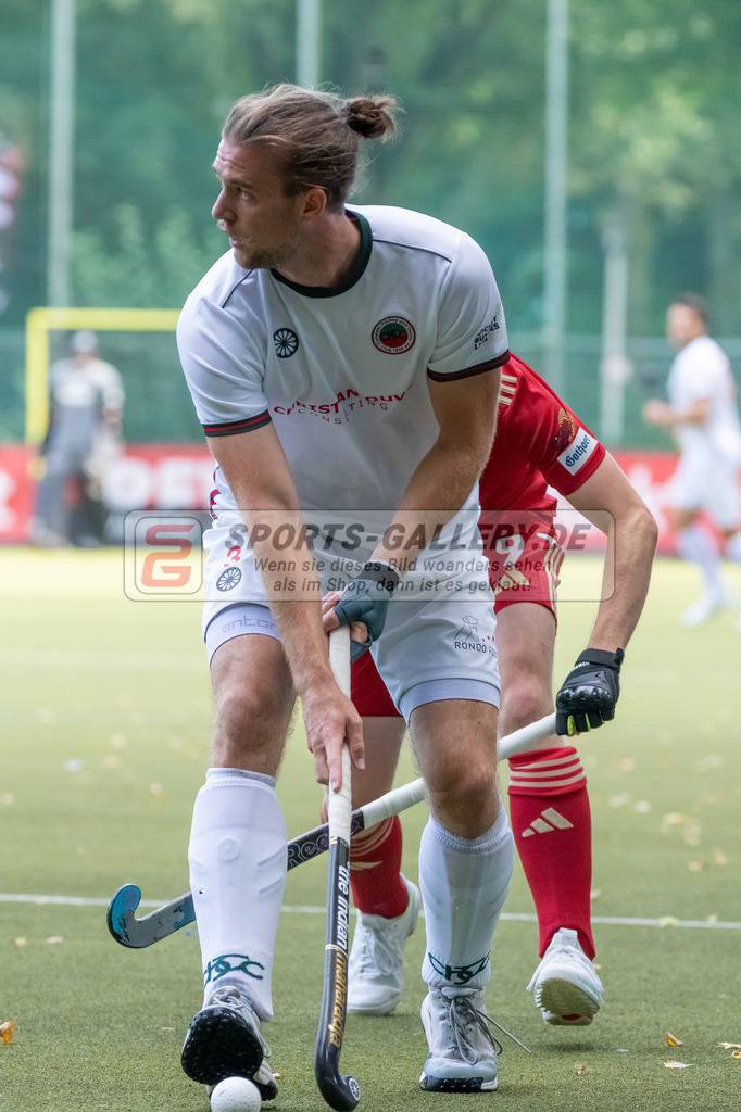 HK_20240907_105328 | 1. Bundesliga Herren RW Köln - Crefelder HTC am 7.9.2024 RW Köln, Köln , Kossol Timo ( Crefelder HTC #3 ) , Luis Höchemer ( Rot-Weiss Köln #9 )