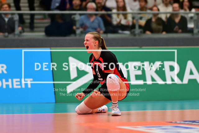 Volleyball I Frauen I Saison 2025-2026 I Bundesliga I 5. Spieltag I ETV Hamburger Volksbank Volleys - Dresdner SC I 08097 | Jubel, Begeisterung, Enthusiasmus, Euphorie, Freude, Glücksgefühl, Heiterkeit bei: Zoe Konjer (8, ETV Hamburger Volksbank Volleys) - Realisiert mit Pictrs.com