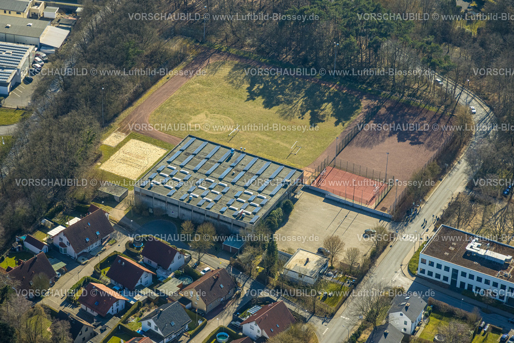 Wickede250305785 | Luftbild, Gerken-Sporthalle mit Solardach, Sportplatz und Bolzplatz, Echthausen, Wickede, Soester Börde, Nordrhein-Westfalen, Deutschland
