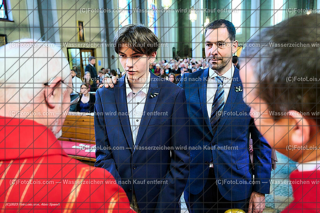 ALP2431_Pfarrfirmung Wieselburg_Sakrament der Firmung | (C)FotoLois.com, Alois Spandl, Pfarrfirmung in Wieselburg mit Firmspender Eduard Gruber (ehemaliger Generalvikar der Diözese St. Pölten), Sa 3. Juni 2023.