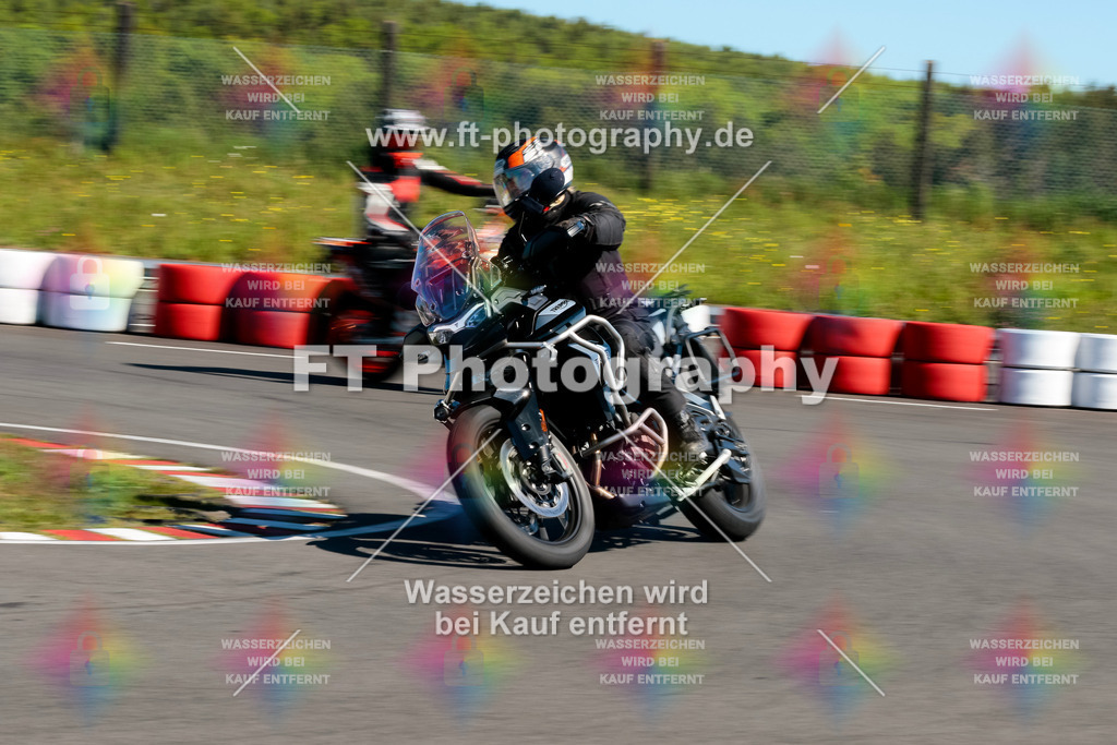 Moto-TeamOBK-21771 | Hier findet Ihr Bilder von Touristenfahrten auf der Nürburgring Nordschleife oder von anderen Veranstaltungen die ich besucht habe. Viel Spass beim Durch Schauen 