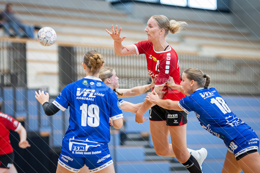 20250914_Picselweb-Fotografie_2R3_2492 | Inja Motzkus (19, HSG Stade-Fredenbeck), Pia Liebing (12, MTV Rosdorf), Ella Hollunder (18, HSG Stade-Fredenbeck) - Realisiert mit Pictrs.com