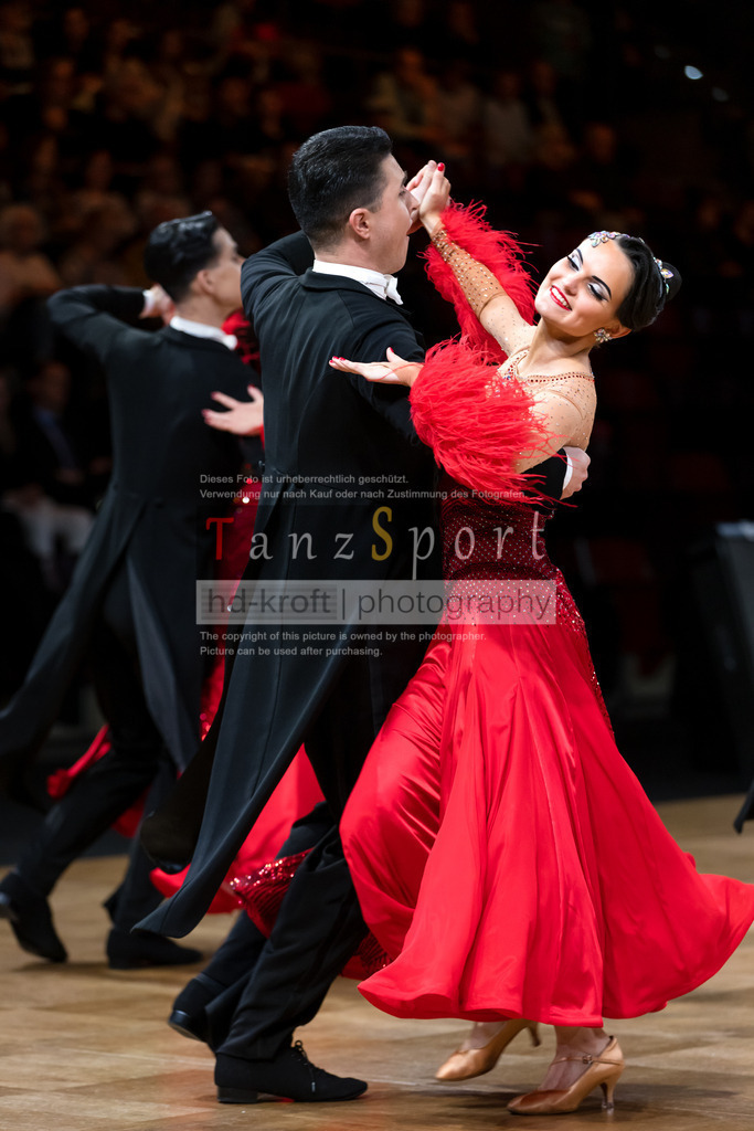 20241109_DM-Formationen_Vorrunde_2872 | Tanzsportbilder, Standardtanz, Lateintanz, WDSF, DTV, LTVB, dancecomp, goc, hessen tanzt, blaues band der spree, walzer, tango, wiener walzer, slowfox, quickstepp, samba, rumba, cha-cha-cha, paso doble. jive, hd-kroft photography, turniertanzsport