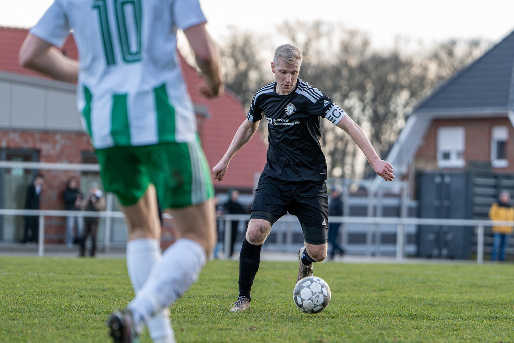 Fußball I Herren I Saison 2025-2026 I Bezirksliga Weser-Ems 4 I 21. Spieltag I TuS Lutten - SW Osterfeine I 4381 | jns.sportfotos - Realisiert mit Pictrs.com
