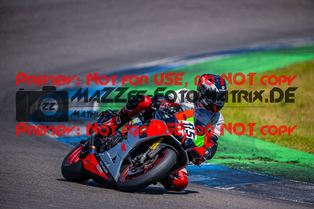 MaZZes_FotoMatrix_240520_6007705_4890 | ROT