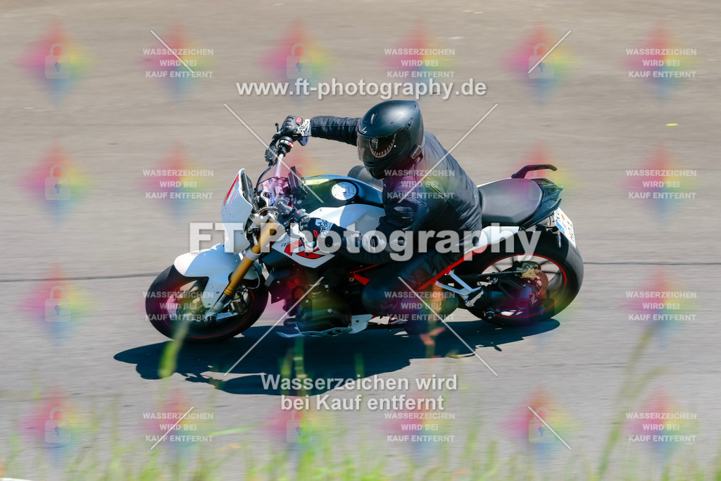 Moto-TeamOBK-22203 | Hier findet Ihr Bilder von Touristenfahrten auf der Nürburgring Nordschleife oder von anderen Veranstaltungen die ich besucht habe. Viel Spass beim Durch Schauen 