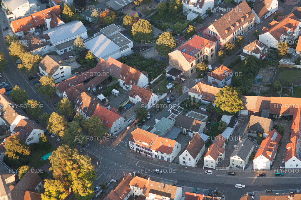 Zum Löwen | Luftbild: Zum Löwen im Ortsteil Eggenstein in Eggenstein-Leopoldshafen im Bundesland Baden-Württemberg in Deutschland. Foto: IMG_59744.jpg vom 04.09.2013 durch Werner Riehm/FLY-FOTO.de - Realisiert mit Pictrs.com