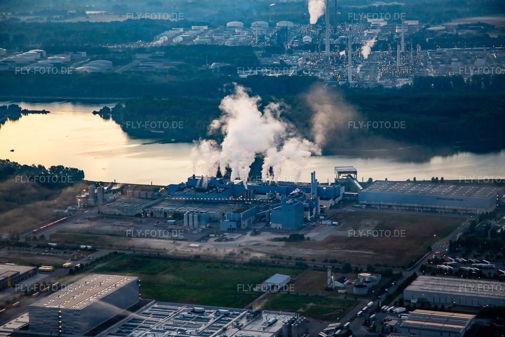 Luftbild: Papierfabrik Palm GmbH & Co. KG | Werk Wörth am Rhein am Morgen in Wörth am Rhein im Bundesland Rheinland-Pfalz in Deutschland. Foto: IMG_138403.jpg vom 16.09.2023 durch Werner Riehm/FLY-FOTO.deWerk Wörth: Palm Gruppe