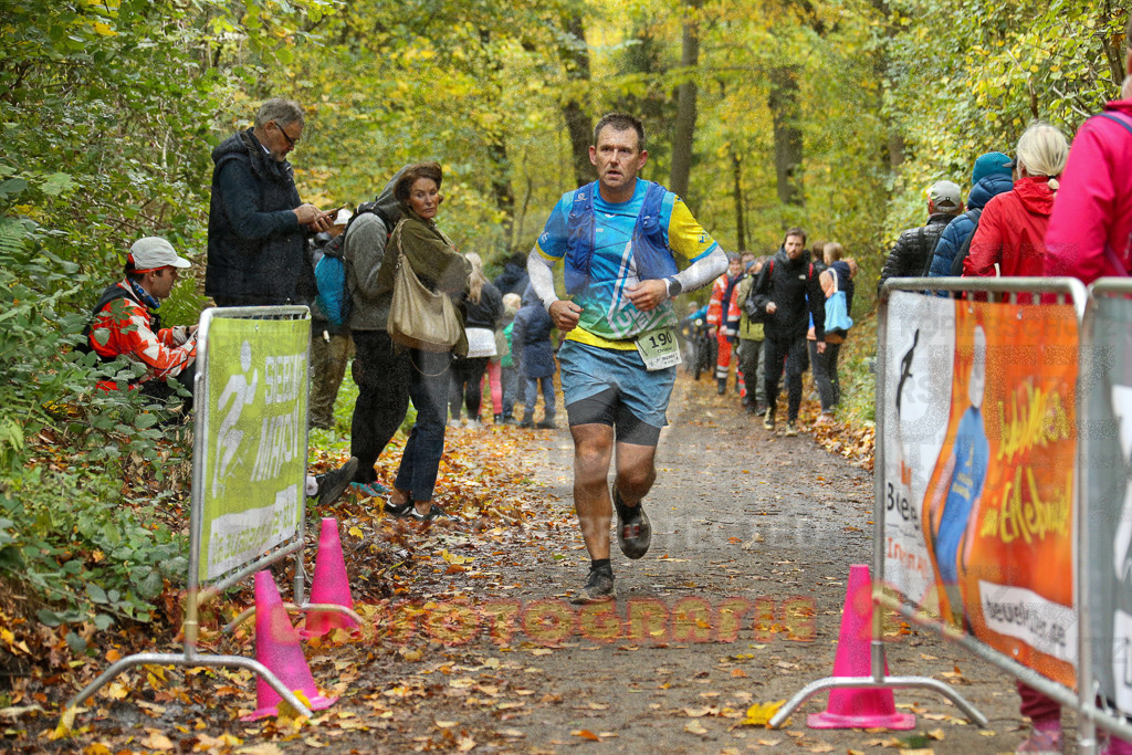 251026_1319_EX1_3196 | Sportfotografie im Rhein-Sieg Kreis, Köln, Bonn, NRW, Rheinland Pfalz, Hessen, etc. Unser Tätigkeitsfeld umfasst den Laufsport vom Volkslauf über den Marathon, Duathlon, Triathon bis zum Ultralauf wie Kölnpfad Ultra oder Schindertrail.