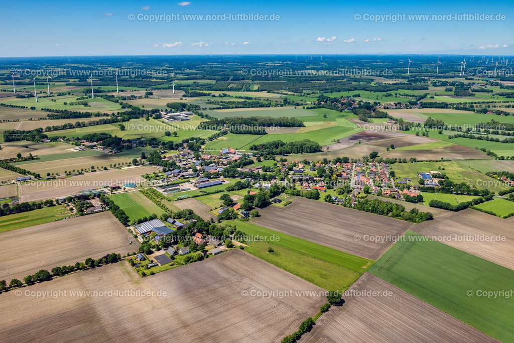 Ottendorf_ELS_6398030622 | AHLERSTEDT 03.06.2022 Ortsansicht der Straßen und Häuser der Wohngebiete in Ahlerstedt Ottendorf im Bundesland Niedersachsen, Deutschland. // Town View of the streets and houses of the residential areas in Ahlerstedt Ottendorf in the state Lower Saxony, Germany. Foto: Martin Elsen