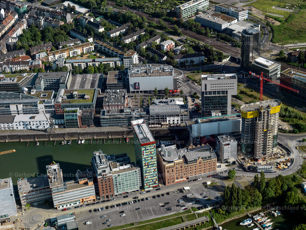 2995096 | Düsseldorf-Hafen, Medienhafen Düsseldorf, ist ein Stadtteil der durch Industrie, Logistik, Gewerbe und Büronutzung geprägt ist
