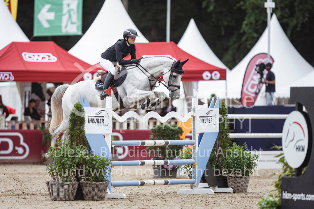 240906_BuCha_GP-625 | Deine schönsten Turniermomente als professionelle Fotos! Entdecke hochwertige Pferdesport-Fotografie im Online-Shop. Jetzt Fotos finden & bestellen!