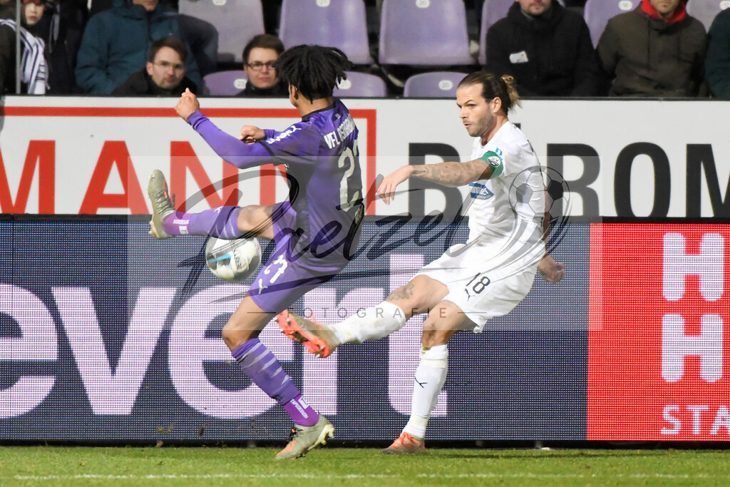 20200129_OSNSVS_0064JPG | Fußball, Herren: Felix Agu (VfL Osnabrück) und Dennis Diekmeier (SV Sandhausen) im Zweikampf beim Spiel der 2. Bundesliga zwischen VfL Osnabrück vs. SV Sandhausen am 29.01.2020 im Stadion an der Bremer Brücke in Osnabrück, Deutschland.(Foto von Nico Paetzel) - Realisiert mit Pictrs.com