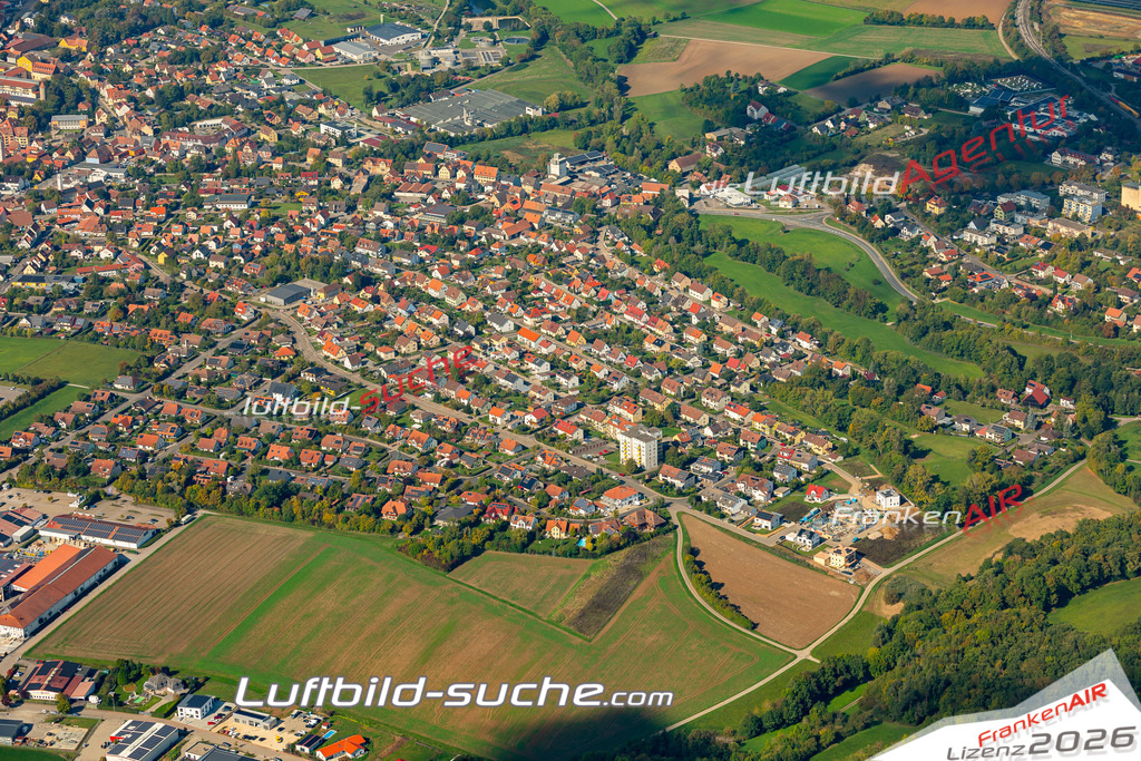 Luftaufnahme der Stadt Uffenheim - Die Luftaufnahme wurde 2025 vom UL-Flugzeug heraus erstellt ( keine Drohne ) - Hochauflösende Luftaufnahme - für professionelle Ausdrucke geeignet. Die Geschenkidee !Mit Lizenz und Bildrechte bestellbar