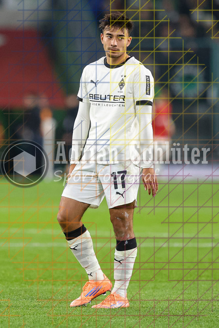 Borussia Mönchengladbach vs SC Freiburg - Bundesliga  | Mönchengladbach, Deutschland, 05.10.25:   Jens Castrop (Borussia Mönchengladbach) schaut waehrend des Spiels der Bundesliga zwischen Borussia Mönchengladbach vs SC Freiburg im Stadion im Borussia Park(Foto von Brauer-Fotoagentur / Adrian Schlueter)
