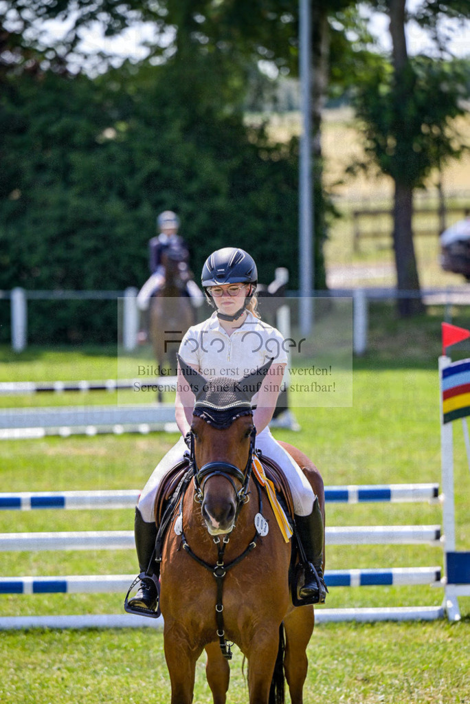 Reitturnier Voxtrup | Entdecke hochwertige Reitturnierfotos von Foto Oger. Professionell, emotional und authentisch – jetzt Lieblingsmomente im Shop bestellen.Deutschlandweite Turnierfotografie. - Realisiert mit Pictrs.com