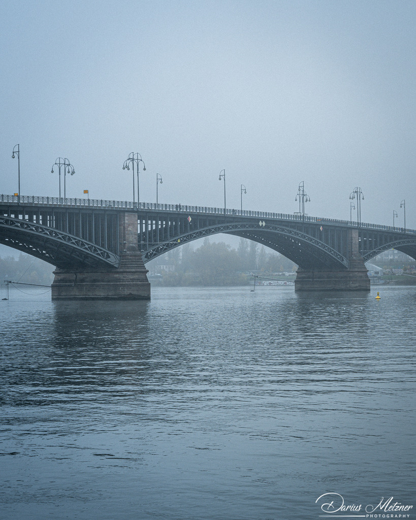 Die Theodor-Heuss-Brücke zwischen Mainz und Wiesbaden | Die Theodor-Heuss-Brücke zwischen Mainz und Wiesbaden