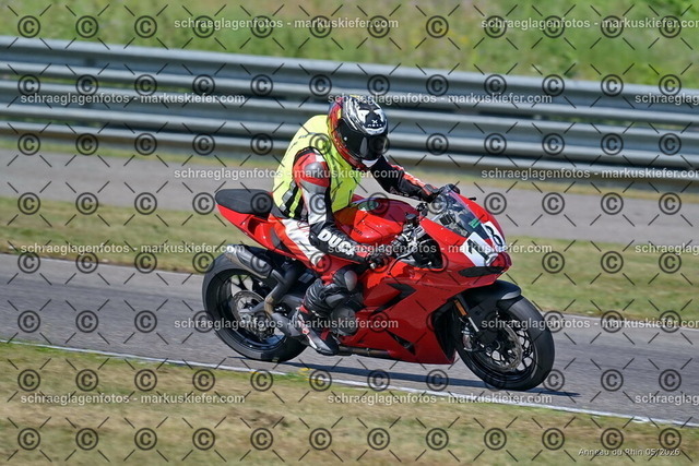 26BT02-0835 | markuskiefer.com - Realisiert mit Pictrs.com