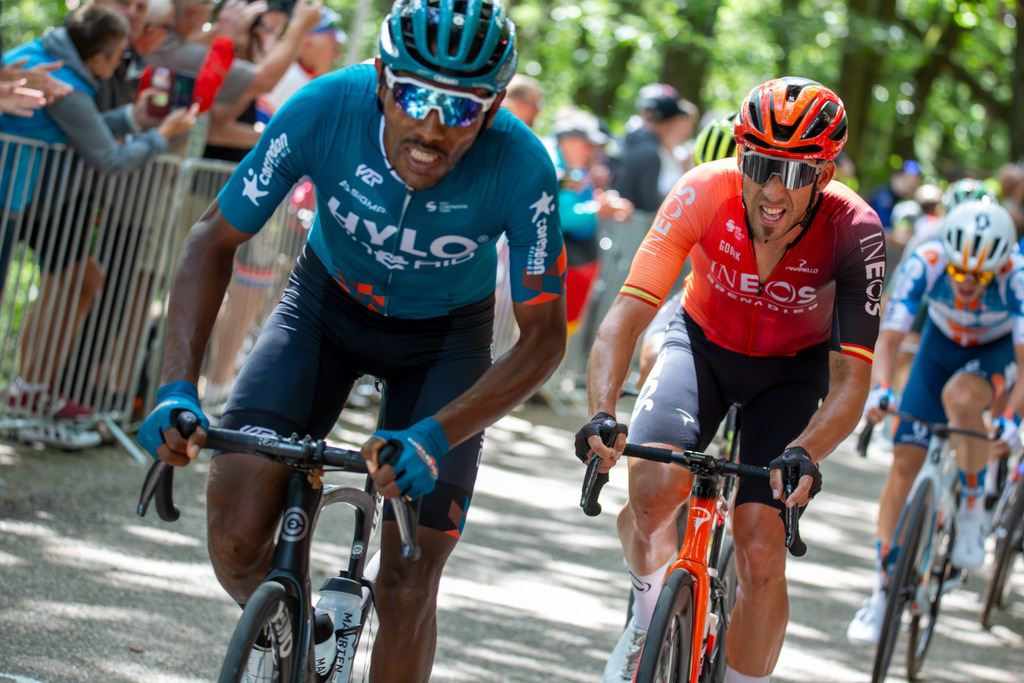 Lidl Deutschland Tour 2024 (Radsport), 4. Etappe und letzte Etappe Von Annweiler am Trifels nach Saarbrücken (182,7 KM). Bild: Ankunft an der Kalmit, dem höchsten Berg im Pfälzerwald | Lidl Deutschland Tour 2024 (Radsport), 4. Etappe und letzte Etappe Von Annweiler am Trifels nach Saarbrücken (182,7 KM). Bild: Ankunft an der Kalmit, dem höchsten Berg im Pfälzerwald - Realisiert mit Pictrs.com