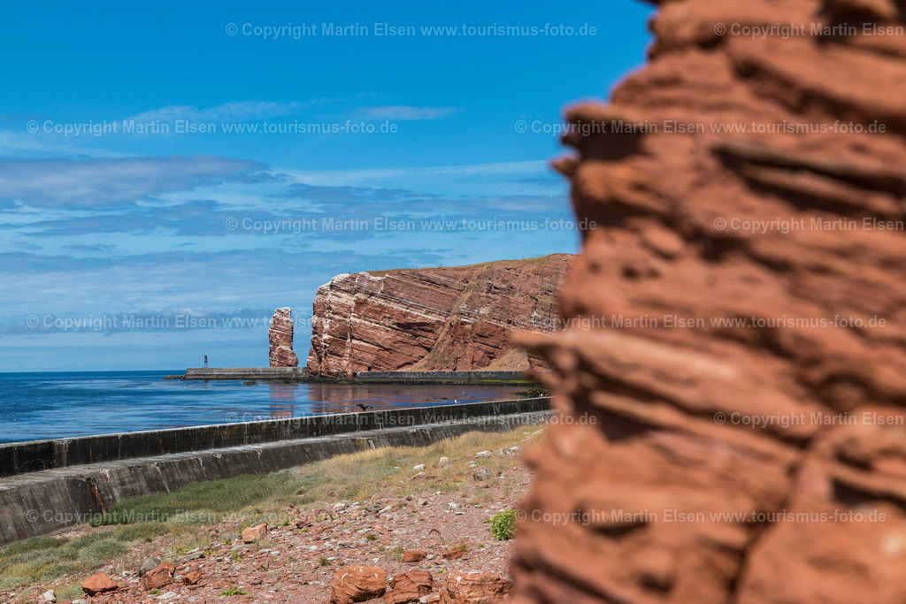 Helgoland Lange Anna_ELS_4130030818 | Helgoland - Aufnahmedatum: 04.08.2018, Aufnahmehöhe:  m, Koordinaten:  - , Bildgröße: 8256 x  5504 Pixel - Copyright 2018 by Martin Elsen, Kontakt: Tel.: +49 157 74581206, E-Mail: info@schoenes-foto.deSchlagwörter:Schleswig-Holstein,Landkreis Pinneberg,Düne,Hochseeinsel,Börteboote,Meer,Küste,Halunder,Oberland,Unterland,Strand,Seehunde,Robben,Lange Anna,Felsen,Roter Felsen,Luftbild,Luftbilder,Bastölpel - Realisiert mit Pictrs.com