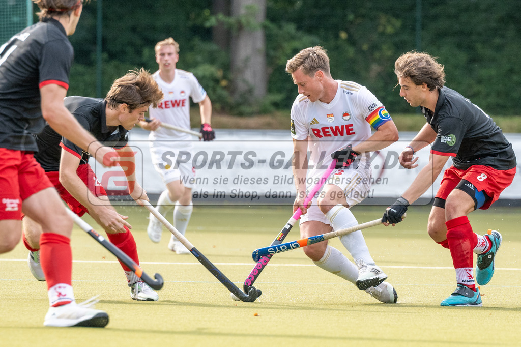 SFE_20230916_0022 | Hockey 1. Bundesliga Herren Rot-Weiss - TSV Mannheim am 16.09.2023 in Köln (KTHC Stadion Rot-Weiss Köln Tennis and Hockey Club), Photo: Stephan Fehrmann 2023 (Sports-Gallery),Mats Grambusch ( Rot-Weiss Köln #3 ) ,David Jehn ( TSV Mannheim #6 )