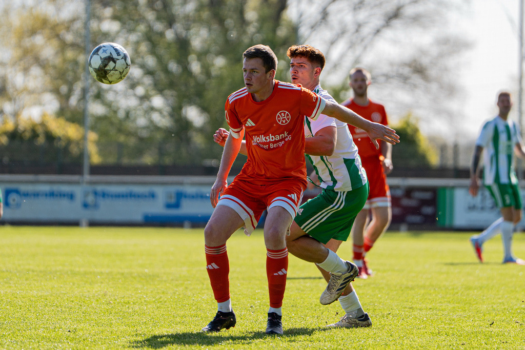 Fußball I Herren I Saison 2025-2026 I Bezirksliga Weser-Ems 4 I 29. Spieltag I TuS Lutten - SV Holdorf I 12570 | jns.sportfotos - Realisiert mit Pictrs.com