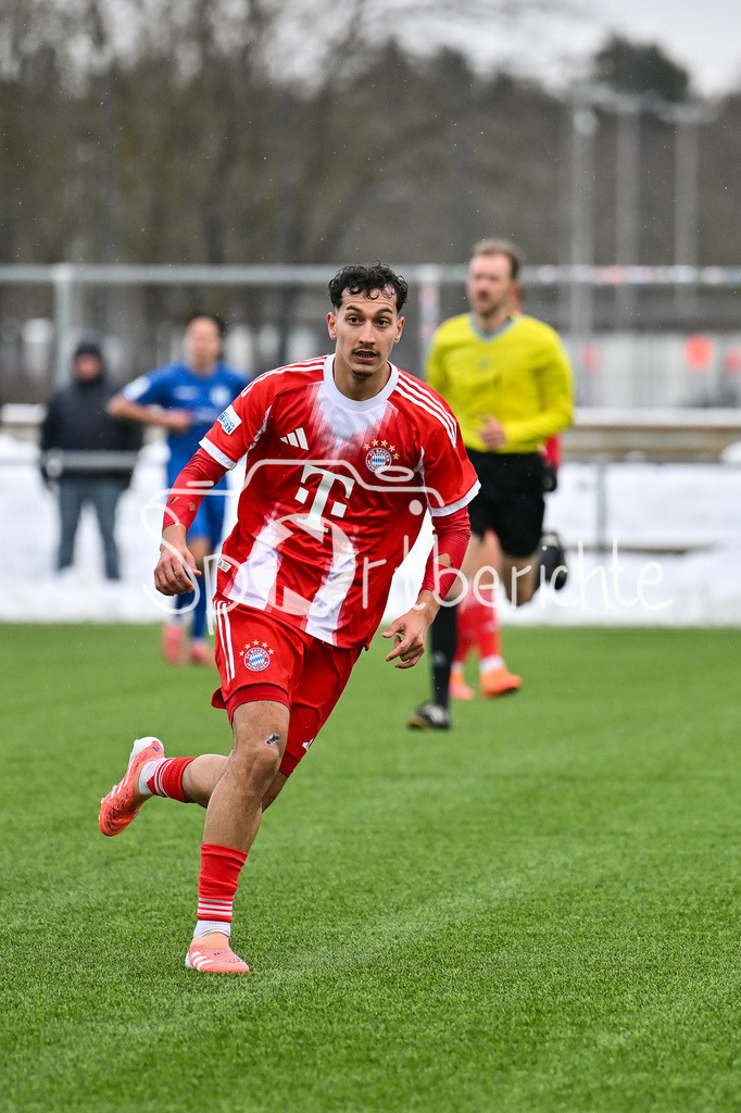 FC Bayern Amateure - SGV Freiberg Fussball | MUNICH, GERMANY - 29. JANUARY: im Bild Mudaser SADAT (FC Bayern München 20) während dem Testspiel zwischen den Amateuren des FC Bayern und dem SGV Freiberg Fussball am FC Bayern Campus
