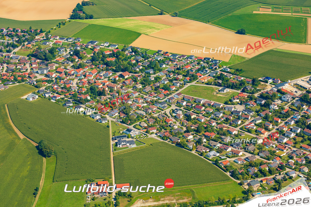 Luftaufnahme der Stadt Ruhstorf an der Rott - Die Luftaufnahme wurde 2025 vom UL-Flugzeug heraus erstellt ( keine Drohne ) - Hochauflösende Luftaufnahme - für professionelle Ausdrucke geeignet. Die Geschenkidee !Mit Lizenz und Bildrechte bestellbar
