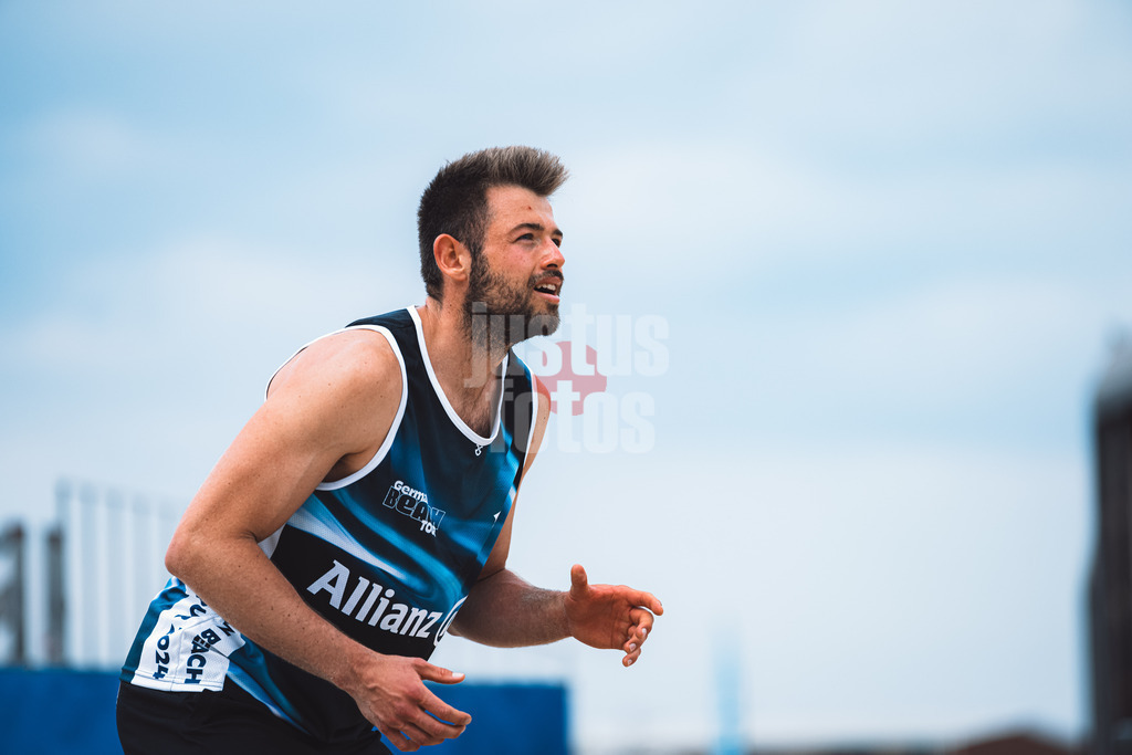 Beachvolleyball | Männer | German Beach Tour 2024 | Tourstop Bremen | 06.06.2024 | Philipp Grau wartet auf den Ball